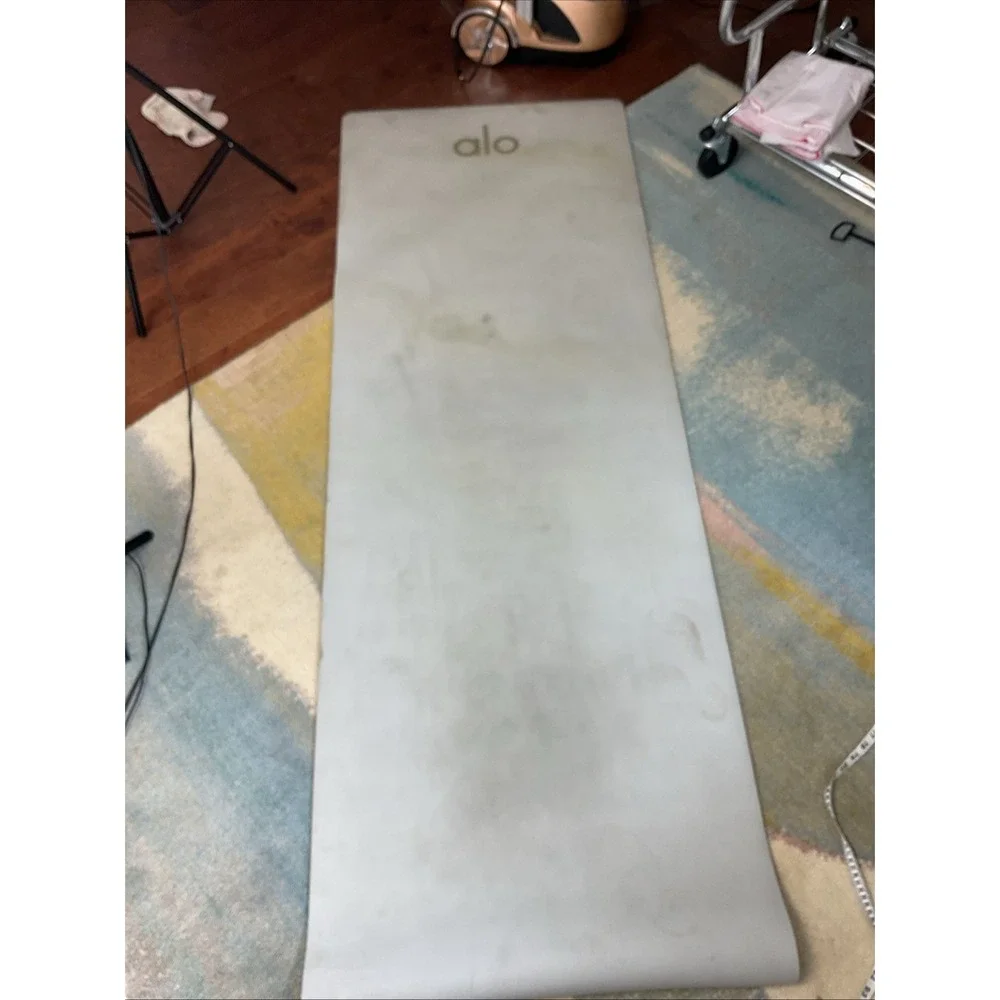 Alo Yoga Warrior Yoga Mat Smoky Quartz Good used condition